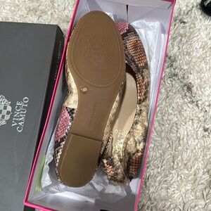 Women’s Vince Camuto Flats